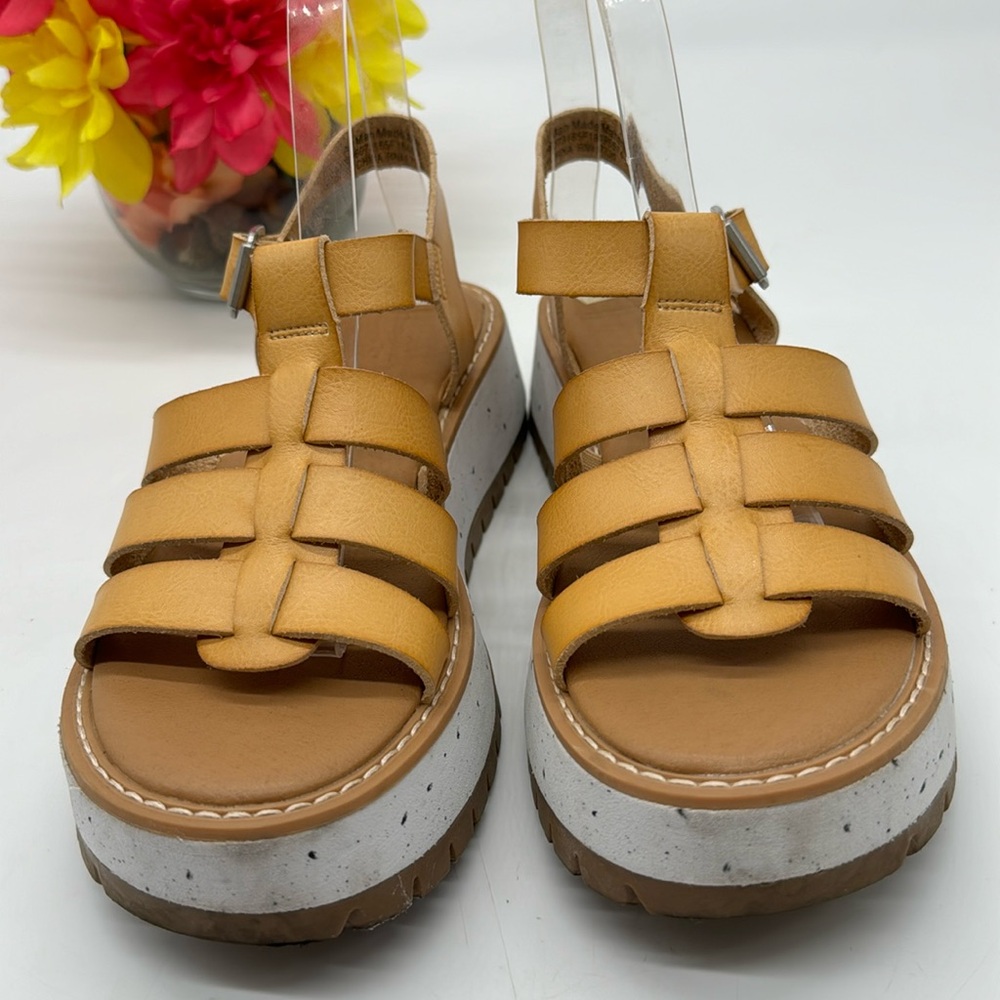 Universal Thread Tan Leather Platform Sandals Siz… - image 2